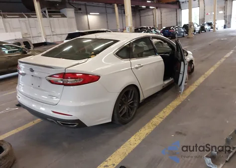 2020 Ford Fusion Titanium z USA, uszkodzony, nr VIN 3FA6P0K91LR175899